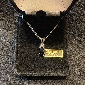Vintage Genuine Onyx Pendant Necklace Goldtone